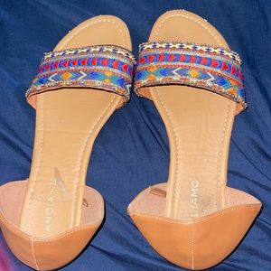 Andiamo sanders, colorful and tan